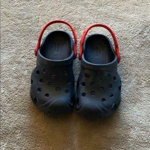 toddler crocs - sz 9